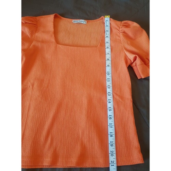 Big Dart Womens Blouse Orange Puff Sleeve Pleated Stretch Crinkle Size Medium - Picture 11 of 12